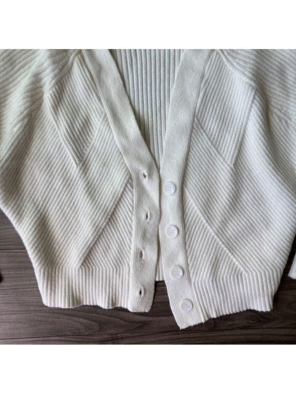 NWOT DRA Keiko Button Down Textured Ribbed Knit Cardigan in White - Picture 4 of 5